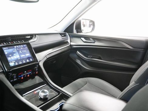 Certified 2024 Jeep Grand Cherokee Laredo X image 16