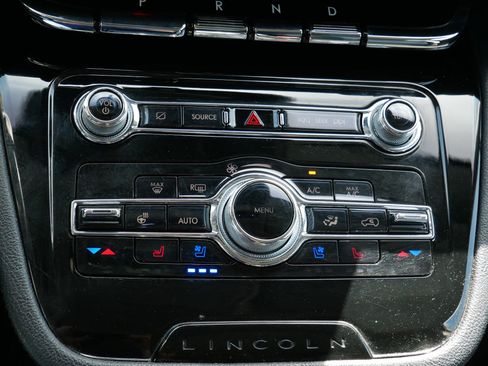 Used 2022 Lincoln Corsair Reserve w/ Equipment Group 201A AWD/4WD image 22