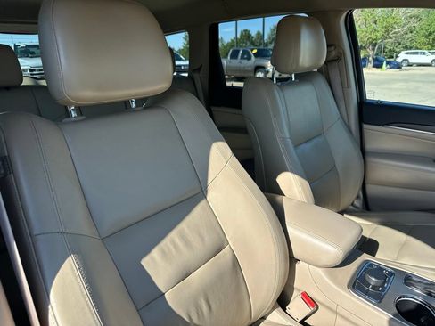 Used 2017 Jeep Grand Cherokee Limited AWD/4WD image 31