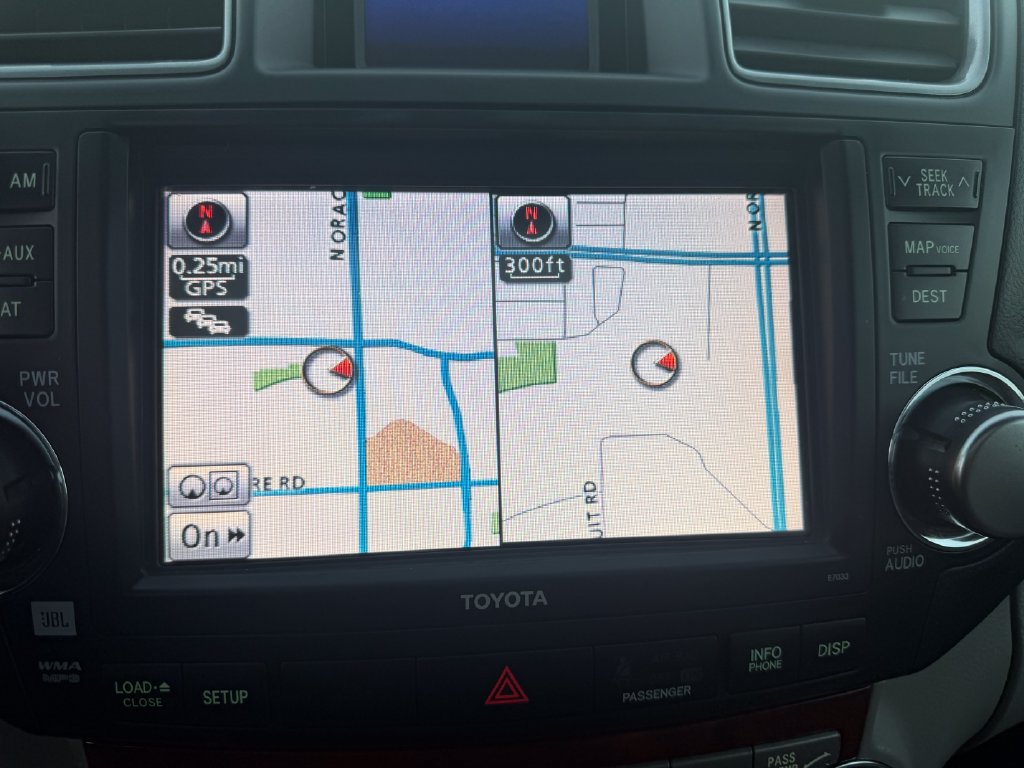 Used 2012 Toyota Highlander Limited w/ Tow Pkg AWD/4WD image 10