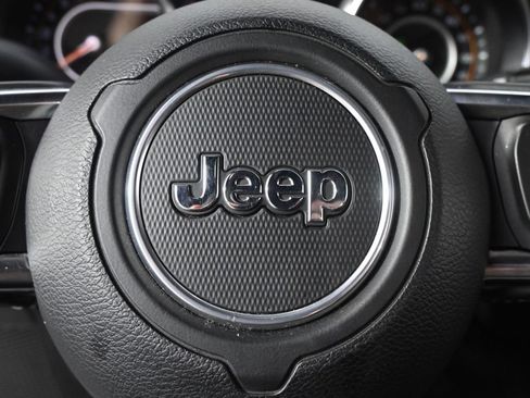 Used 2019 Jeep Wrangler Unlimited Sahara AWD/4WD image 35