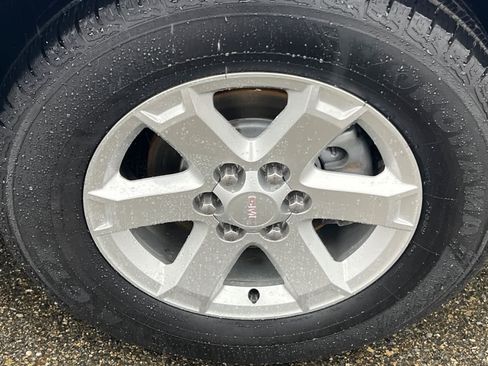 Used 2016 GMC Acadia SLE image 11