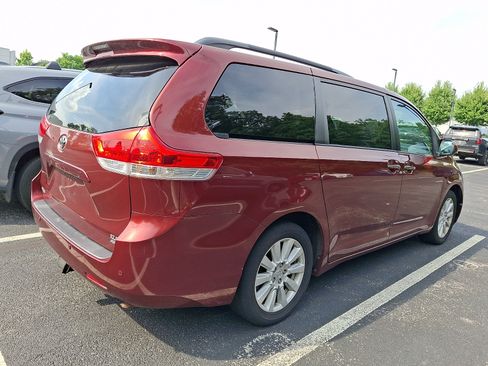 Used 2014 Toyota Sienna XLE w/ Entertainment Package AWD/4WD image 3