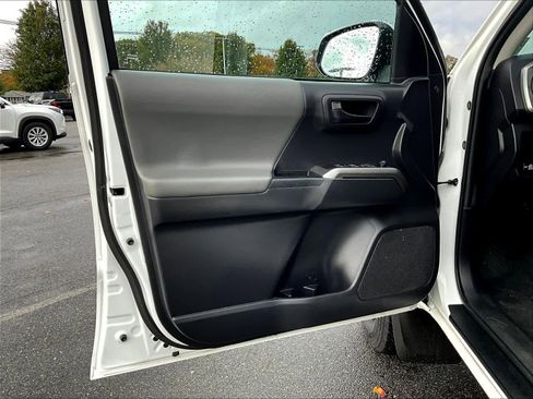 Used 2022 Toyota Tacoma SR5 image 9