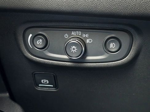 Certified 2022 GMC Terrain SLT w/ LPO, Floor Liner Package image 19