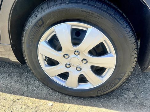 Used 2009 Toyota Camry LE FWD image 3