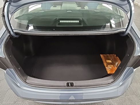 Used 2020 Toyota Corolla LE image 29