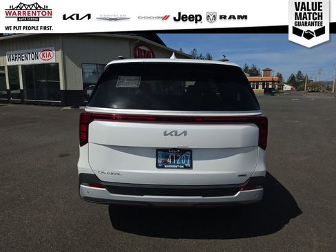Used 2025 Kia Carnival EX FWD image 4