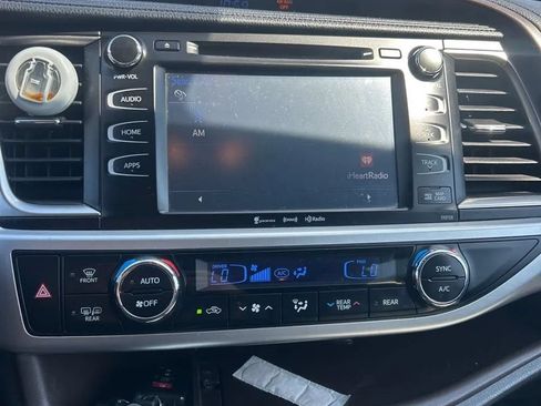 Used 2016 Toyota Highlander XLE AWD/4WD image 16