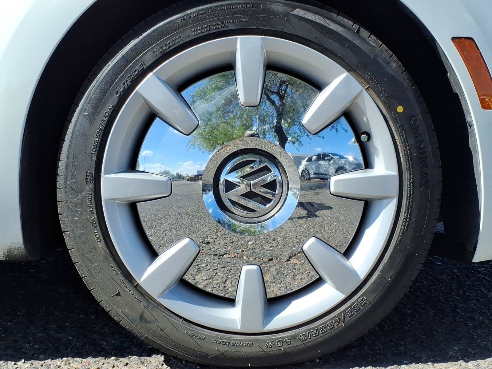 Used 2019 Volkswagen Beetle 2.0T SE FWD image 9