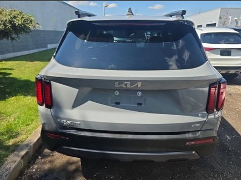 Used 2023 Kia Sorento S w/ Panoramic Sunroof Package AWD/4WD image 3