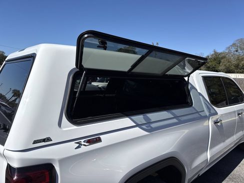 Used 2023 GMC Sierra 1500 SLT w/ X31 Off-Road Package AWD/4WD image 30