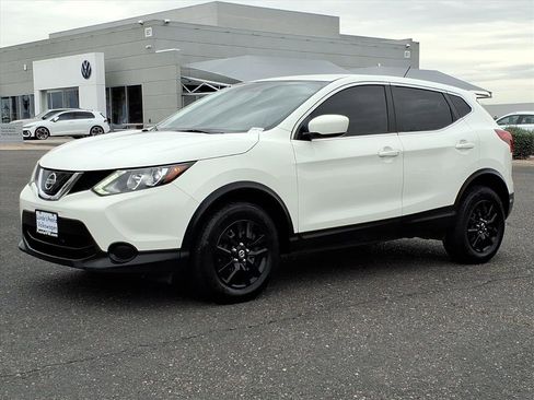 Used 2019 Nissan Rogue Sport S image 3
