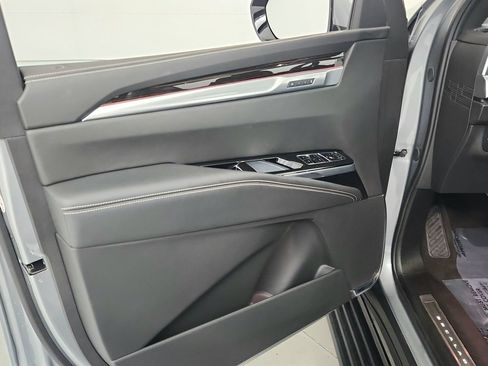 Certified 2025 Cadillac Escalade Premium Luxury w/ Touring Package AWD/4WD image 17