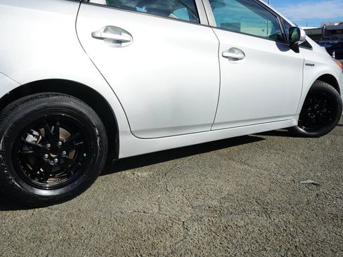 Used 2015 Toyota Prius Two FWD image 6