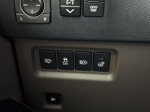 Used 2022 Lexus GX 460 Premium w/ Accessory Package AWD/4WD image 27