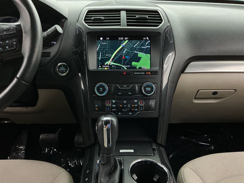 Used 2019 Ford Explorer XLT w/ Equipment Group 201A FWD image 29