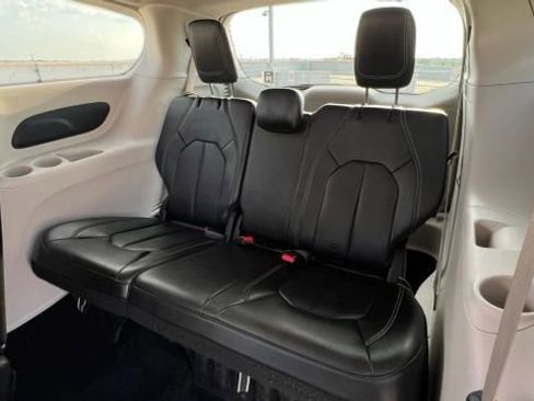 Used 2020 Chrysler Voyager Lxi image 73