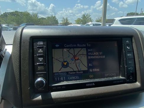 Used 2012 Volkswagen Routan SEL FWD image 16