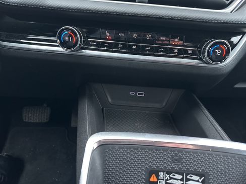 Used 2025 Chevrolet Equinox LT w/ Convenience Package II image 40