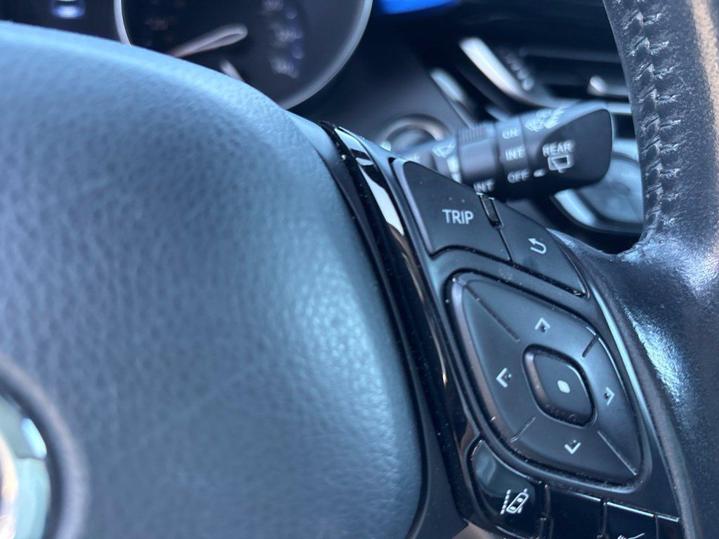 Used 2022 Toyota C-HR XLE FWD image 19