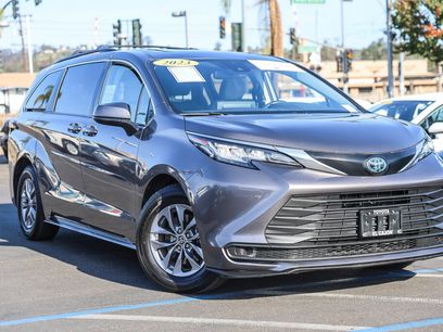 Certified 2023 Toyota Sienna LE w/ LE Plus Package