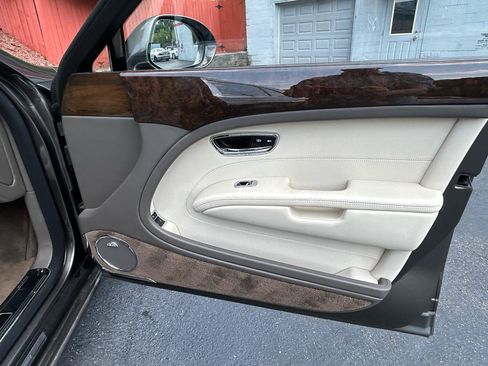 Used 2011 Bentley Mulsanne RWD image 12