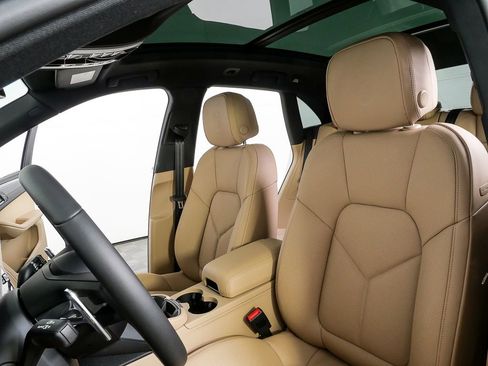 New 2026 Porsche Macan AWD image 5