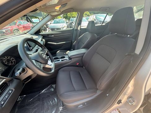 Used 2025 Nissan Altima 2.5 SV FWD image 36