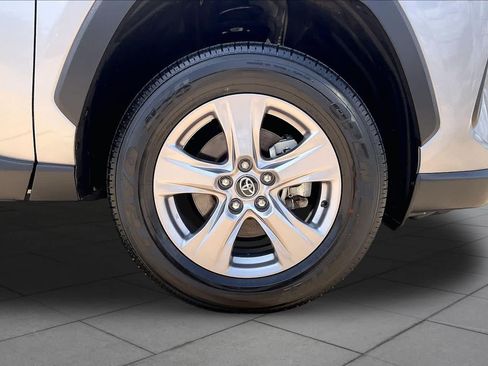 Used 2025 Toyota RAV4 XLE FWD image 11