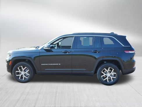 Used 2025 Jeep Grand Cherokee Limited w/ Trailer Tow Package AWD/4WD image 4
