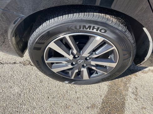 Used 2025 Nissan Versa SV image 29