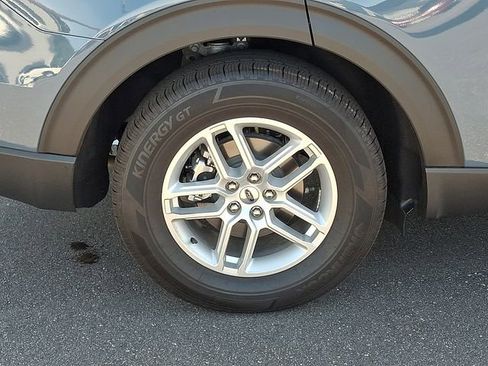 Used 2025 Ford Explorer Active w/ Active Comfort Package RWD image 27