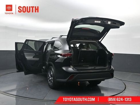 Used 2024 Toyota Highlander XLE image 52