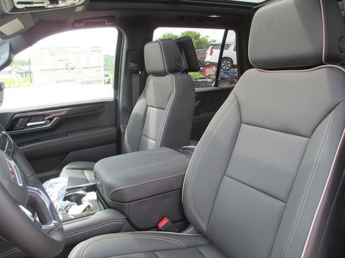 New 2026 GMC Yukon Elevation w/ Elevation Premium Package AWD/4WD image 11