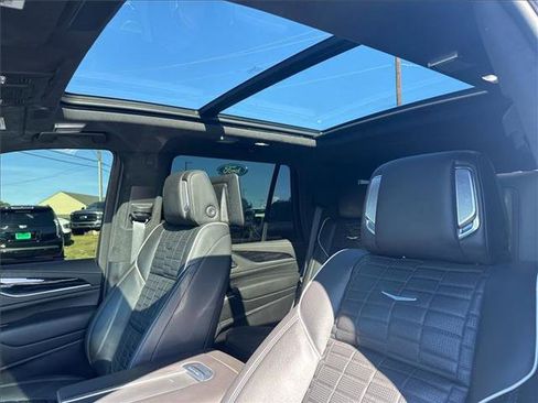 Used 2024 Cadillac Escalade V w/ LPO, ONYX Package image 23