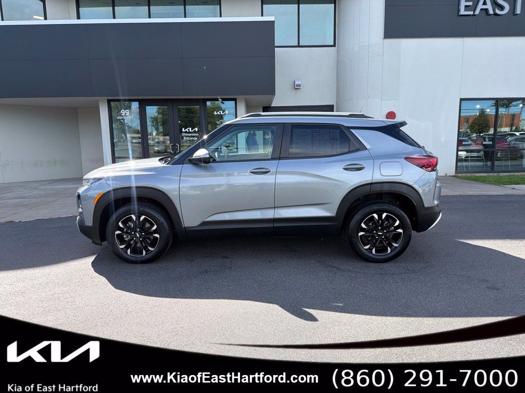 Used 2023 Chevrolet TrailBlazer LT w/ Convenience Package AWD/4WD image 2