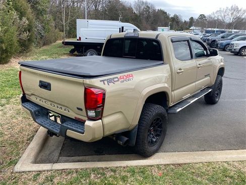 Used 2018 Toyota Tacoma TRD Sport image 35