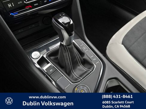 New 2025 Volkswagen Taos SE image 15