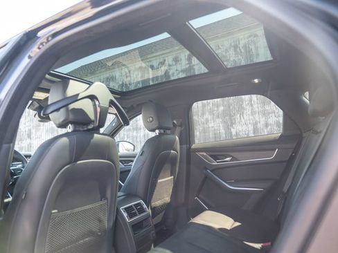 Used 2022 Jaguar F-PACE S AWD/4WD image 32