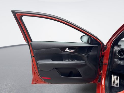 Used 2022 Kia Forte GT-Line w/ GT-Line Technology Package FWD image 9