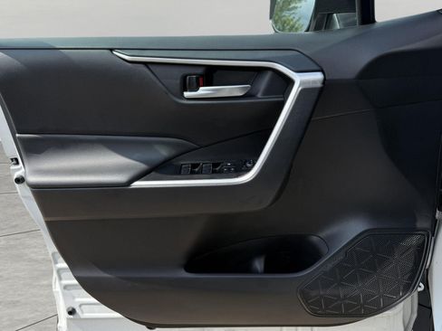 Used 2025 Toyota RAV4 XLE AWD/4WD image 18