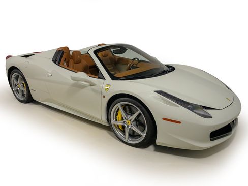 Used 2015 Ferrari 458 Spider RWD image 18