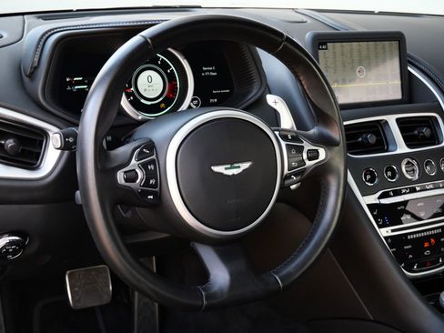 Used 2018 Aston Martin DB11 V12 image 11