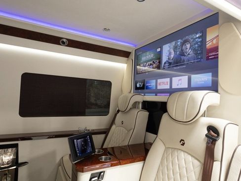 Used 2019 Mercedes-Benz Sprinter 2500 w/ Premium Package image 25