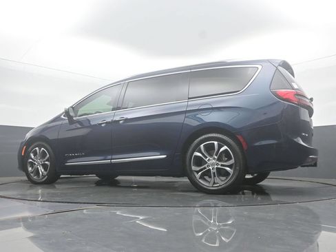 Used 2022 Chrysler Pacifica Pinnacle FWD image 49