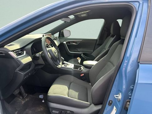Used 2023 Toyota RAV4 SE w/ SE Grade Weather Package AWD/4WD image 18
