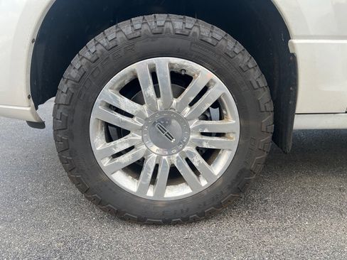 Used 2012 Lincoln Navigator L 4WD image 39