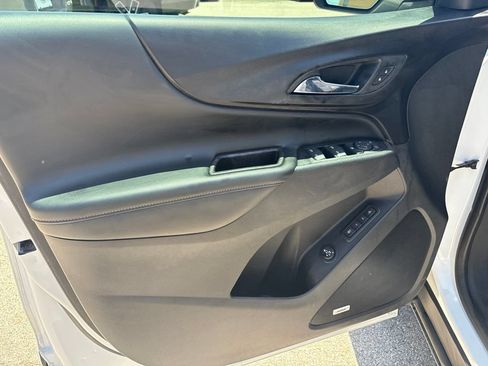 Used 2018 Chevrolet Equinox Premier FWD image 11