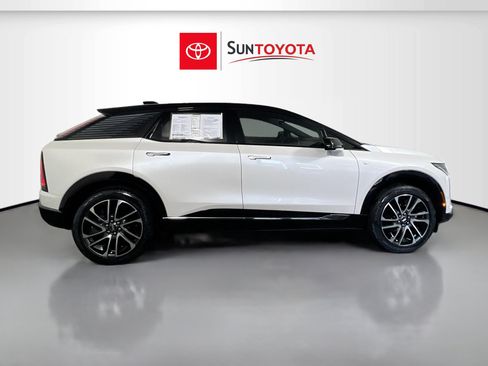 Used 2025 Cadillac Optiq Sport 1 w/ LPO, Floor Liner Package AWD/4WD image 2